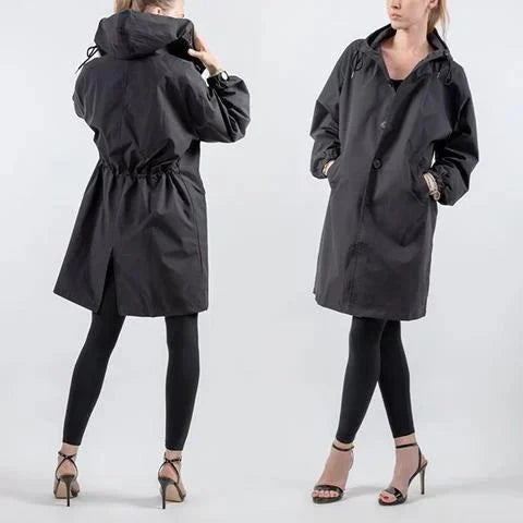 Women’s raincoat | Lightweight waterproof jacket | Hooded | Longline fit | Button closure