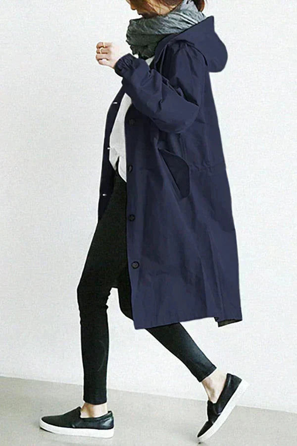Women’s raincoat | Lightweight waterproof jacket | Hooded | Longline fit | Button closure