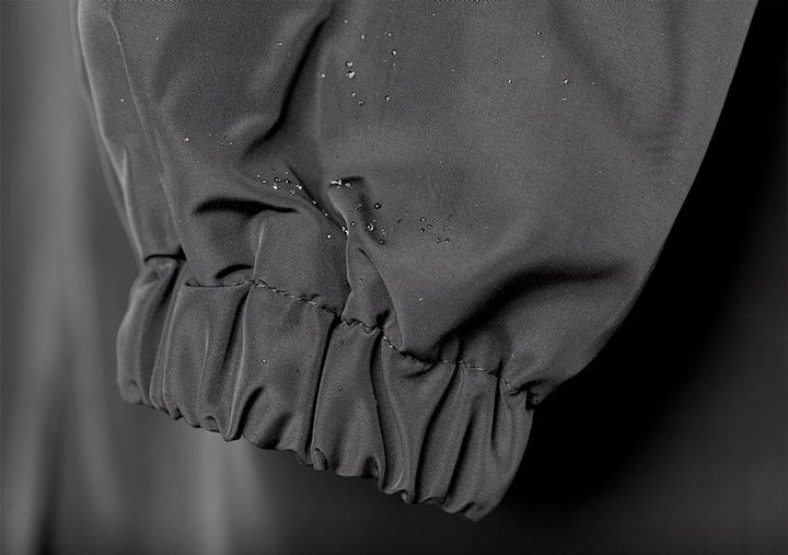 Women’s raincoat | Lightweight waterproof jacket | Hooded | Longline fit | Button closure